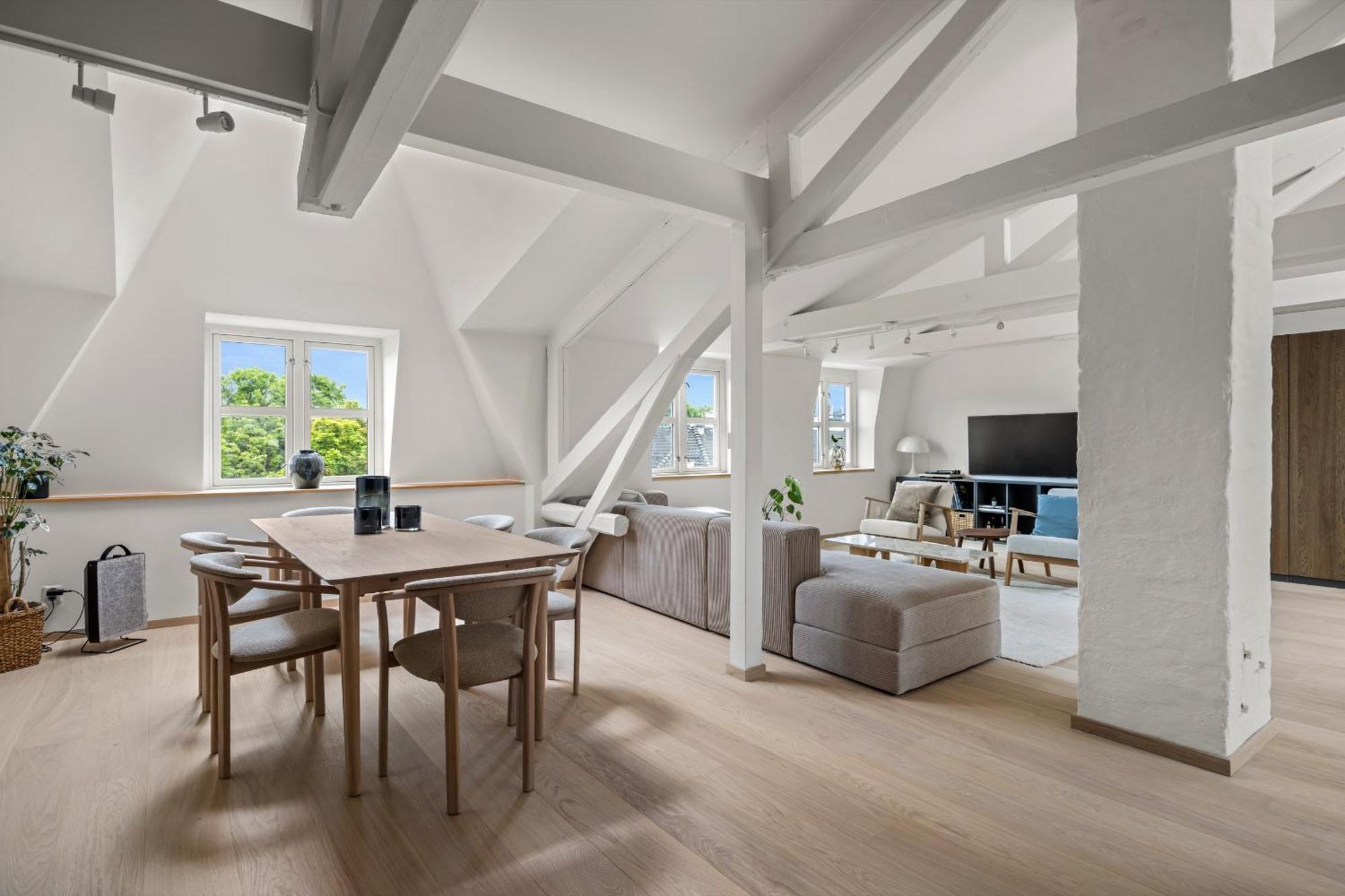 Exclusive Penthouse With Terrace Apartment *